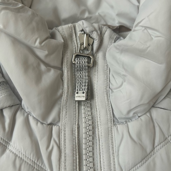 Athleta Rock Ridge Primaloft Vest in Moonlight Grey Blue Silver - Size XXS - Picture 6 of 13